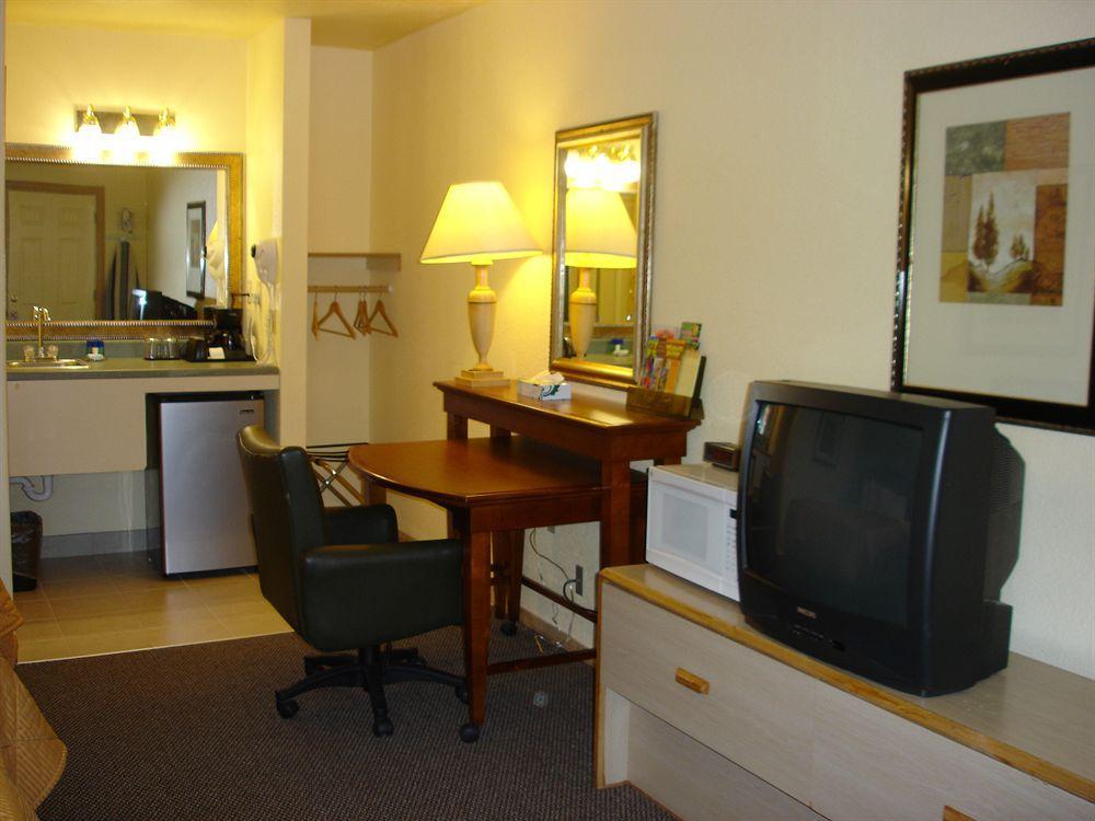 Value Airport Motel